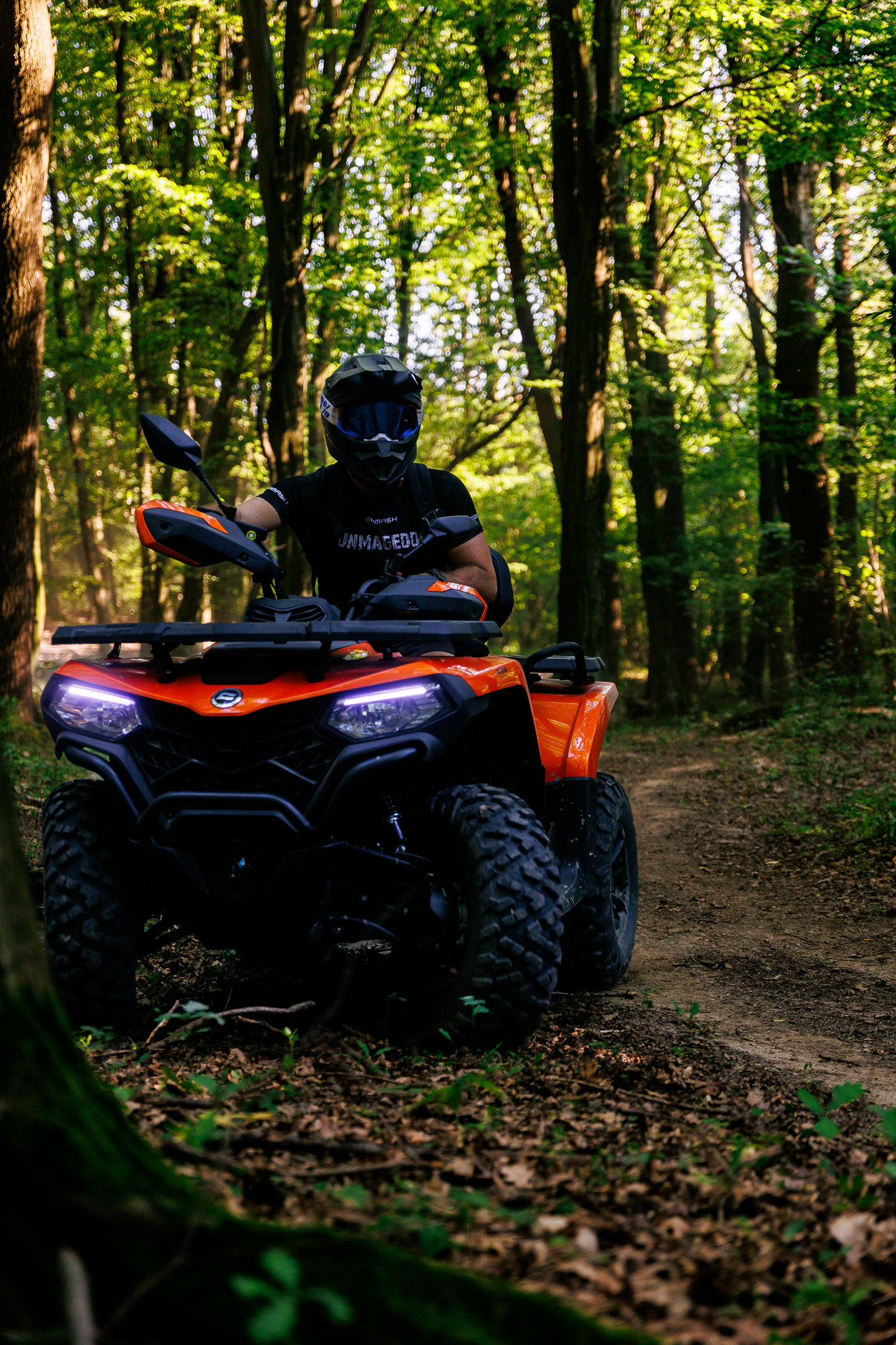 Quad na leśnym trailu